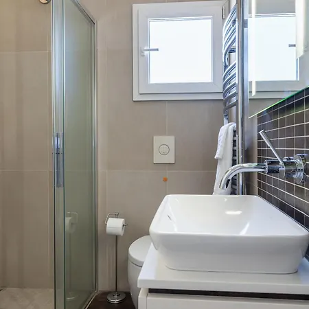 Luxury 2br Marina Views Apartman *